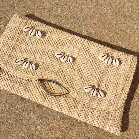 Handbags - Vintage Straw Clutch
